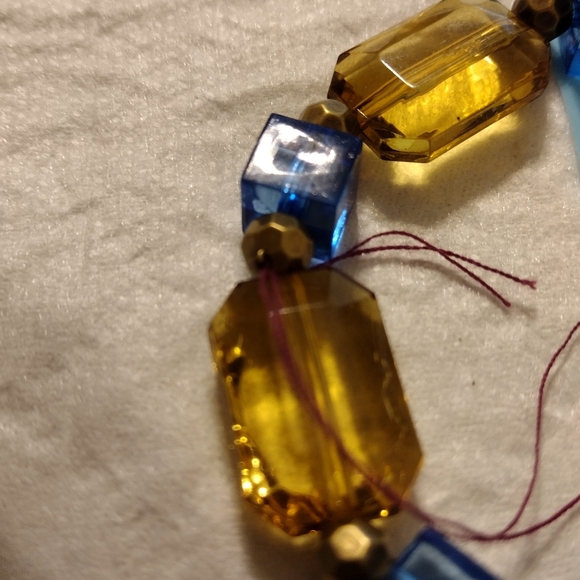 Artemis's Gems custom-made beaded bracelet with gold and blue beads - Picture 3 of 5